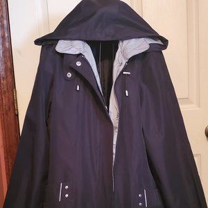 Woman' Raincoat, Navy Blue Coat. Size Med 8-10